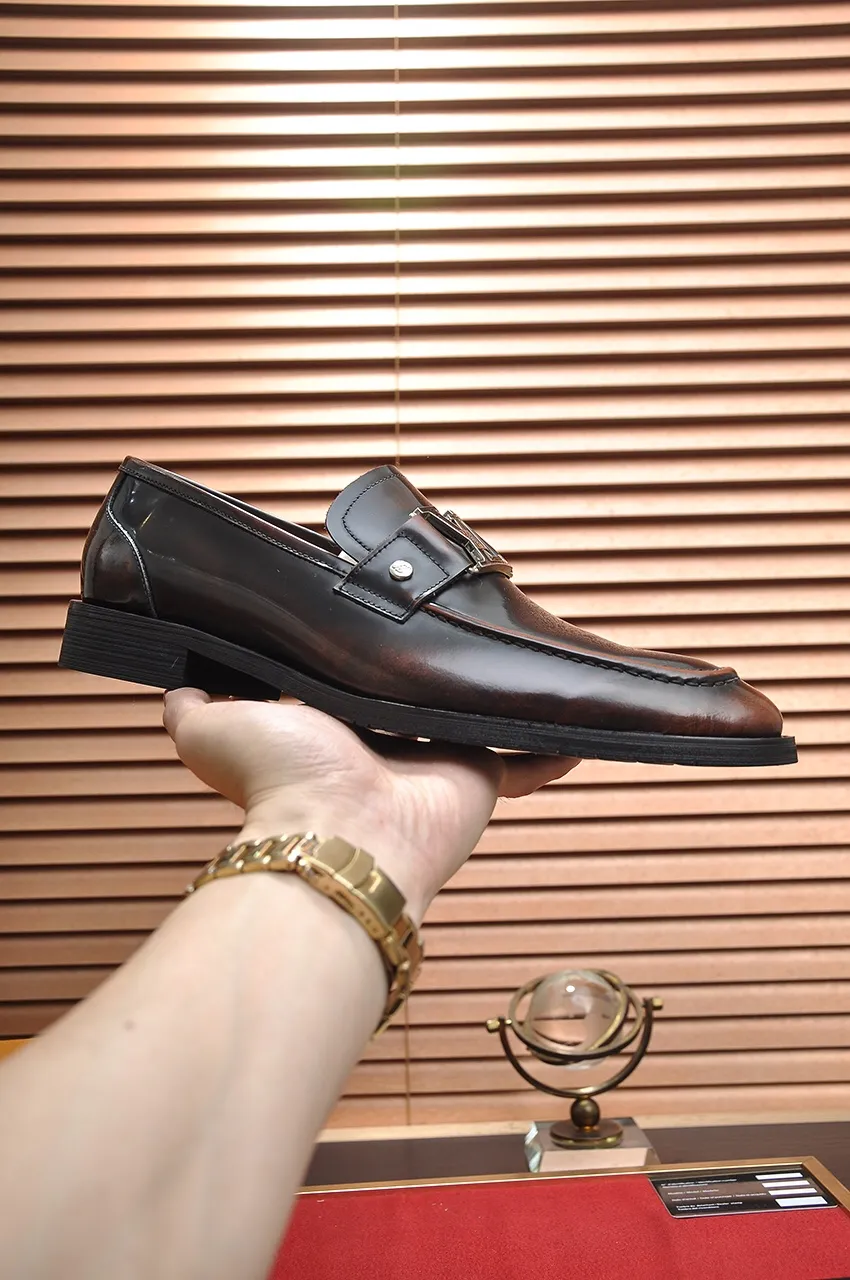 Men's men's shoes 💰500💶 [LV] (original single cowhide lining) 🍀LV's latest genuine leather business suit shoes are launched simultaneously on the official website. The first-layer cowhide imported from Italy is made of heavy gold, 💥official website 1:1 rubber outsole. Versatile to wear, high-end without losing class, and the color combination is extraordinary. This four-season style is alluring when worn on your feet, showing off your big-name flair. Standard code 38-45 (45 customized)